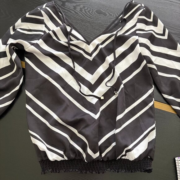 White House Black Market Pullover Blouse 3/4 Sleeves XXS Black & White EUC - Picture 2 of 7